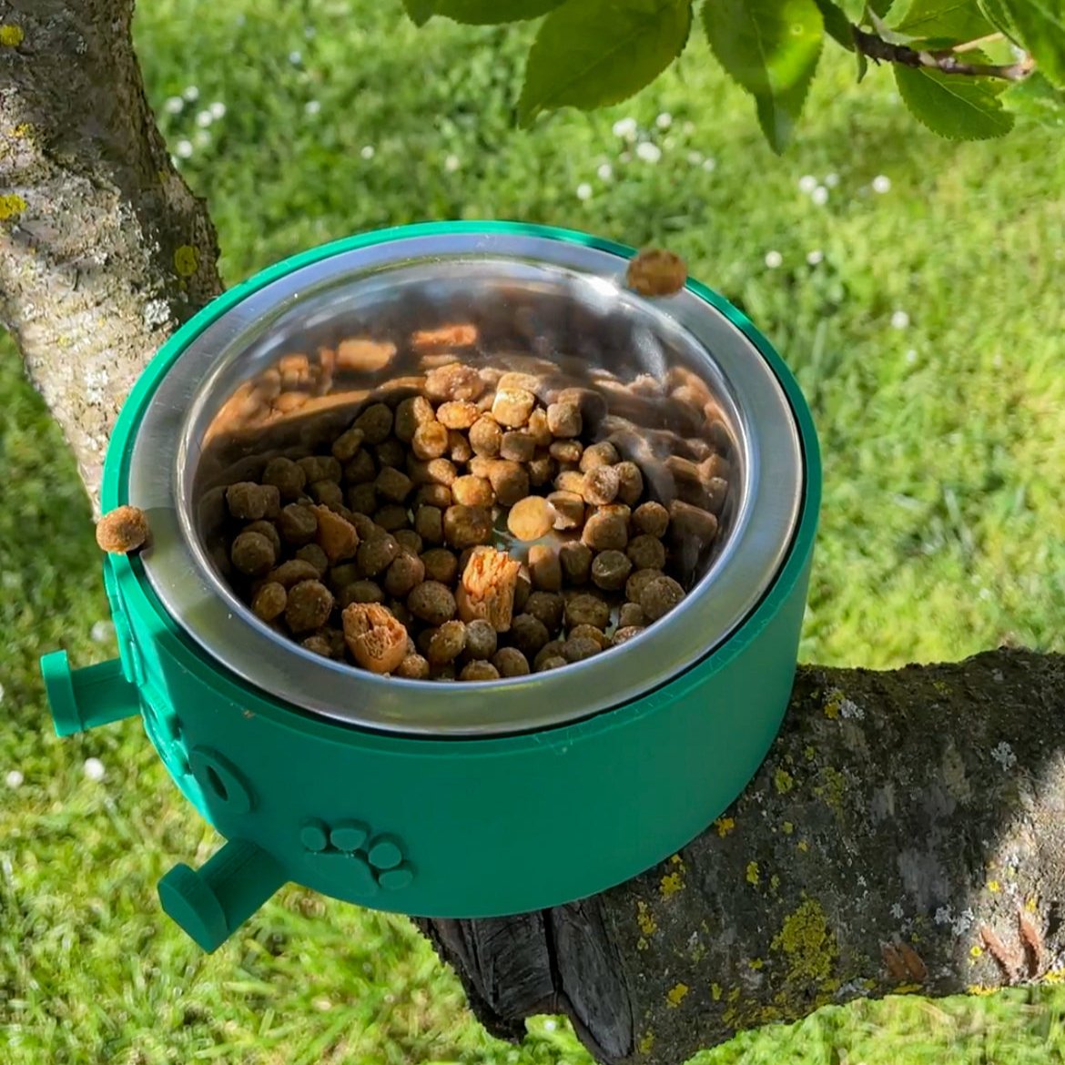 Ciotola con nome Ugo di colore verde