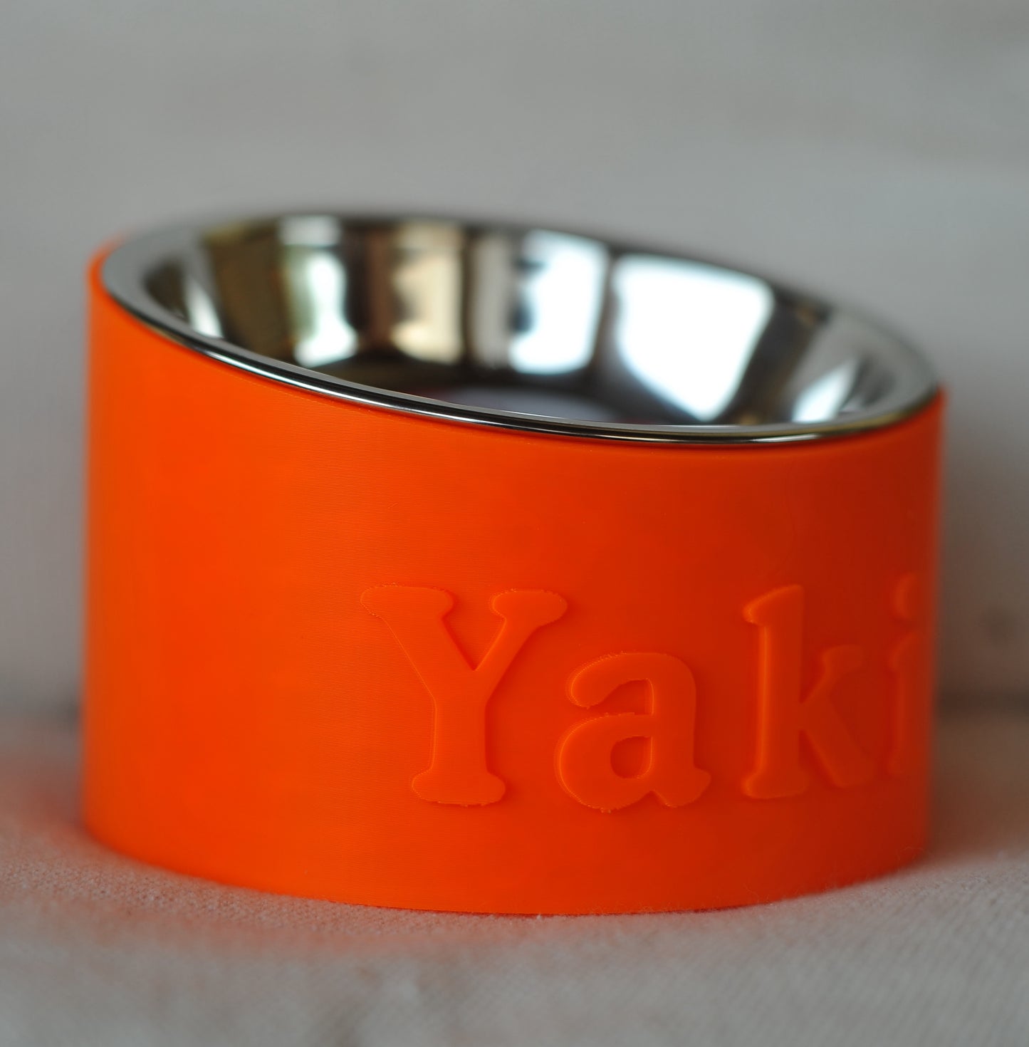 Ciotola con Nome per gatti rialzata inclinata arancione